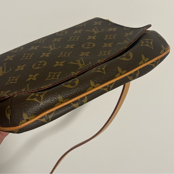 Louis Vuitton Musette Tango - Picture 11 of 12